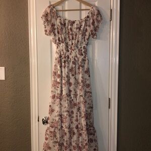 Gorgeous floral dress 🌸